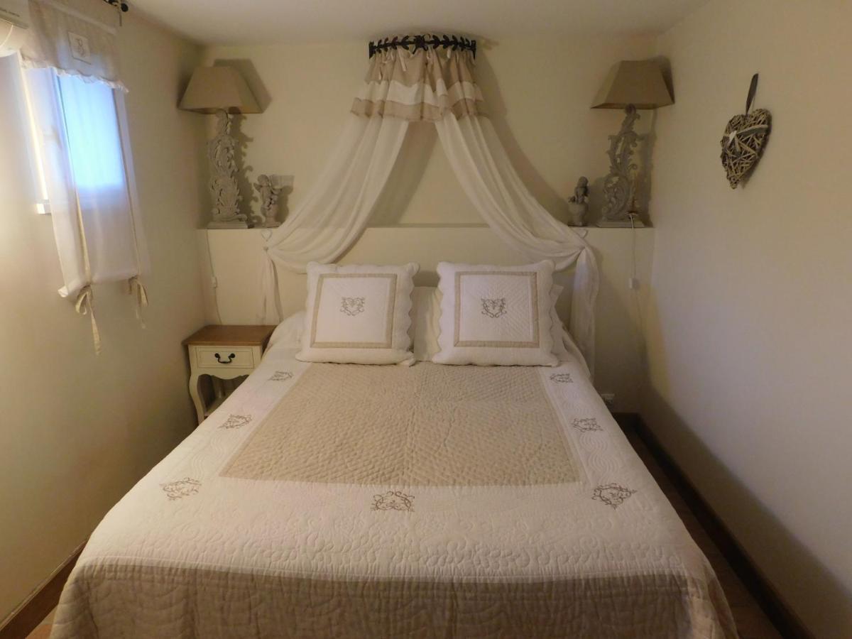 Les Jarrieres Bed and Breakfast Dame-Marie-les-Bois Eksteriør billede